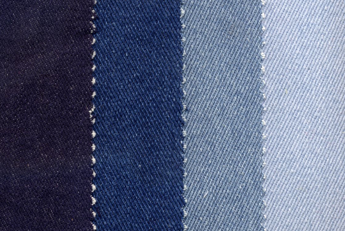 Kain denim greige mentah kaku warna deep indigo dari supplier Biru Tua Textile