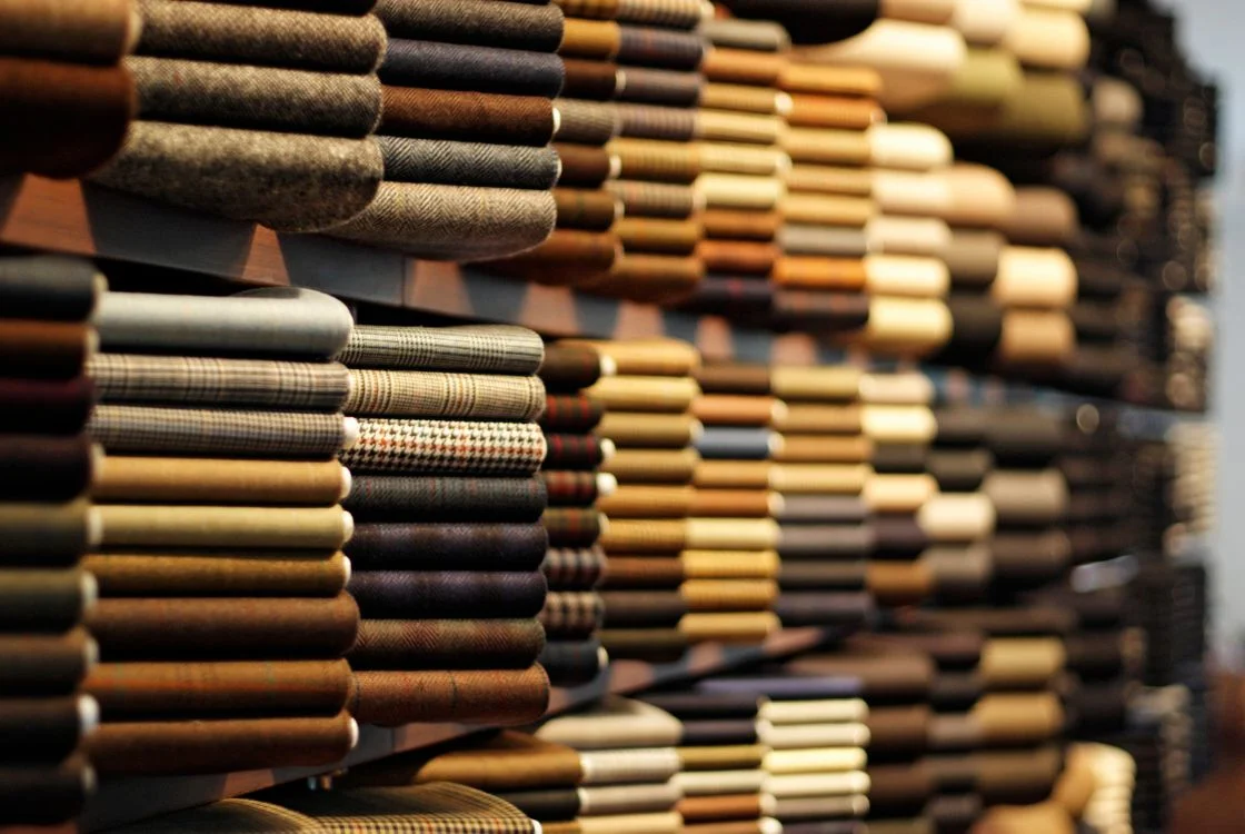Gudang pusat distribusi penyedia stok gulungan jins di supplier kain denim jakarta terpercaya